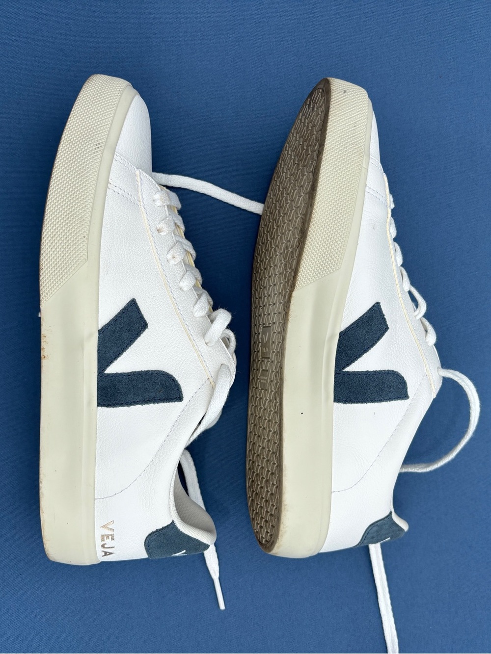 Veja Classic Campo Sneaker - Picture 3 of 6